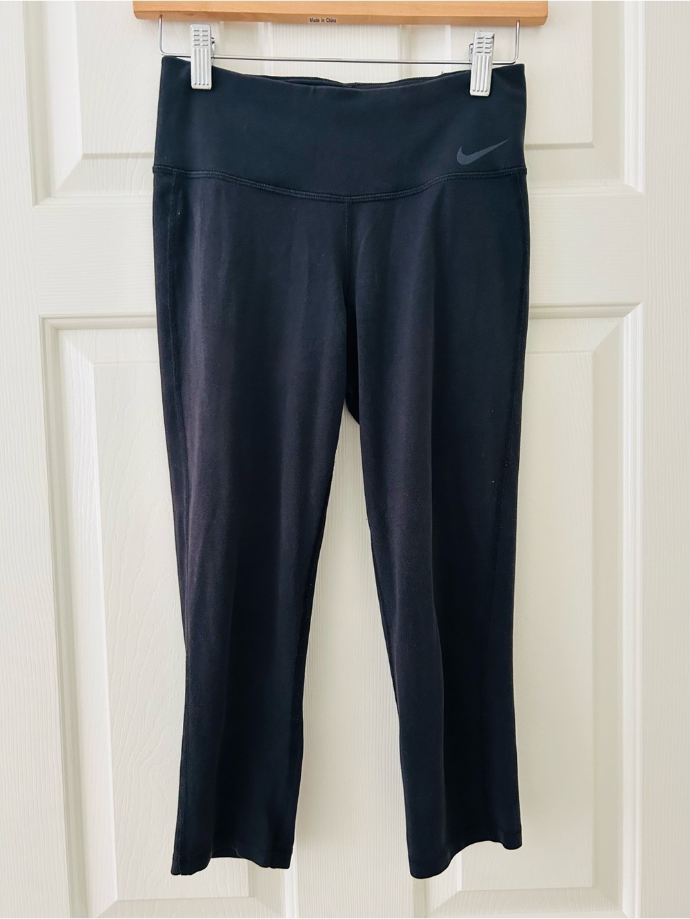 Nike Dri Fit Women's XS  Black Capri Leggings Cropped Yoga/Athletic Pants